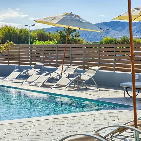 Tommy's Hotel de apartamente Haraki